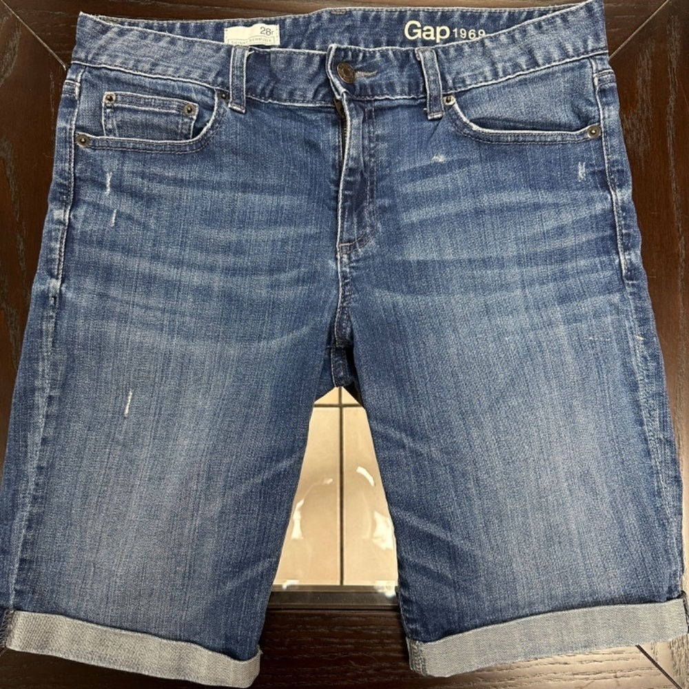 *GAP* Medium Wash Skinny Bermuda Jean Shorts Size 28